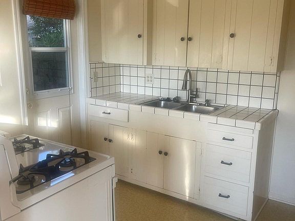 3rd image of 506 Avocado Ave