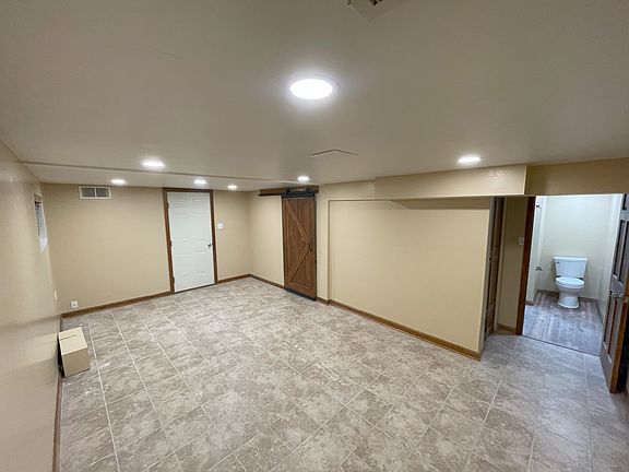 3rd image of 109 Linden St