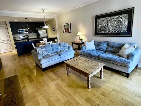 5599 14b Ave #405, Delta, BC V4M 0A3