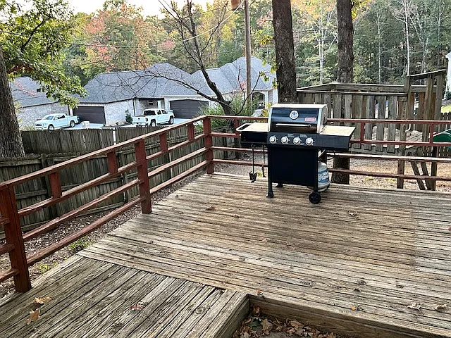 Deck Fully Fenced overlooking Atkins Road