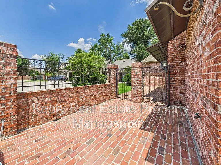 104 Studio Ct — Photo 37