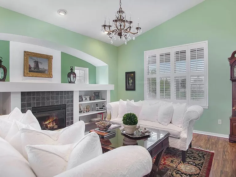 611 Brookstone St — Photo 4
