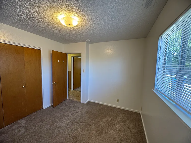 649 Marshall St #B — Photo 28