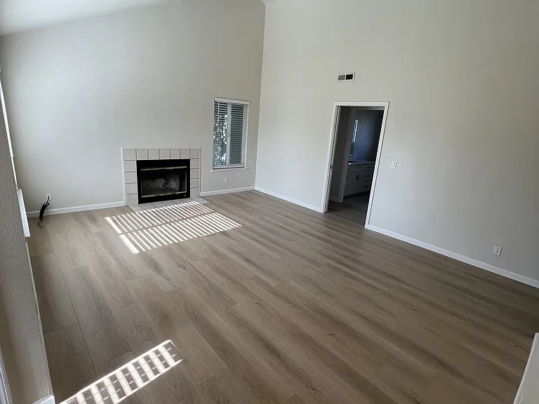 490 Rajkovich Way #B — Photo 2