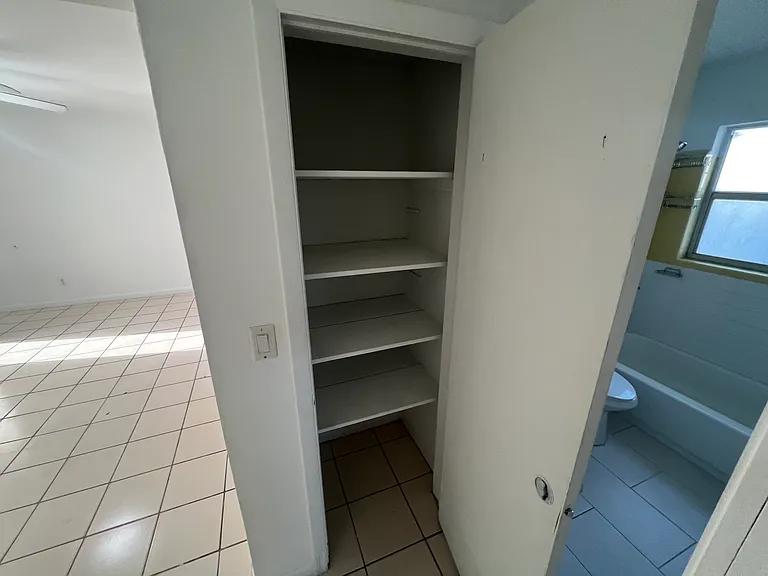 4365 Golden Gate Pkwy #B — Photo 2
