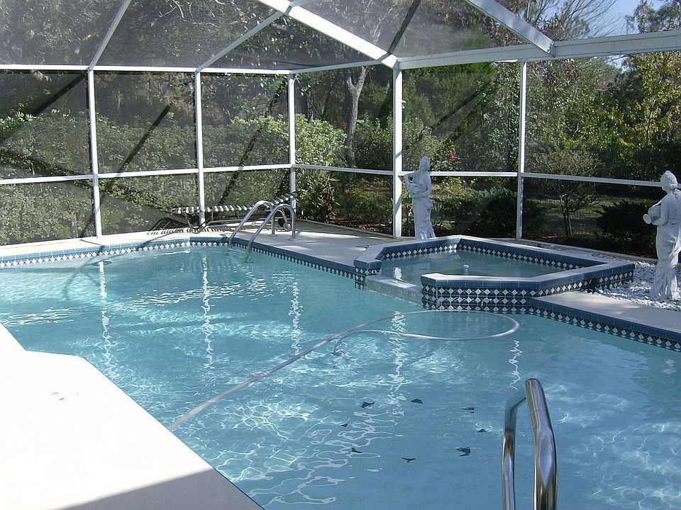 Screened Swimming Pool