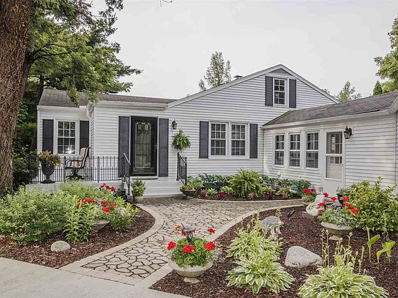 4th image of 5423 N Montclair Ave