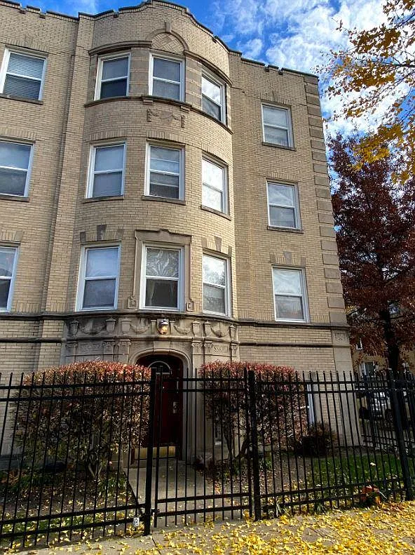 N Claremont Ave, Chicago — Photo 4