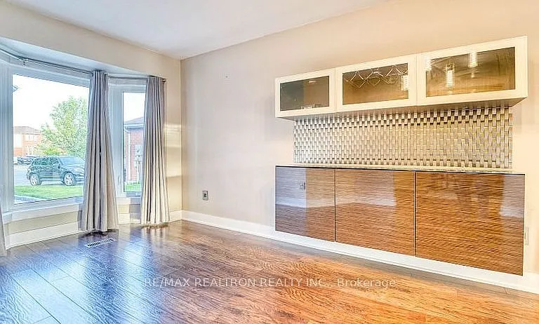 90 Oke Rd #MAIN FLOOR — Photo 11