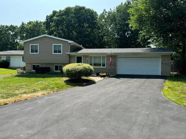 2435 Dexter Rd, Auburn Hills, MI 48326