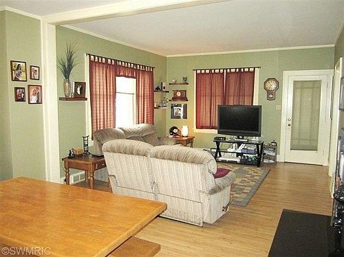 4th image of 912 Lincoln Ave