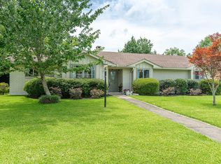 813 Monterrey Ln, Hattiesburg, MS 39402