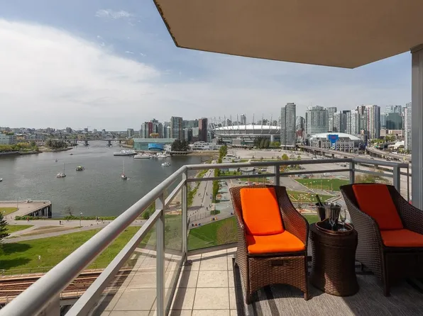 120 Milross Ave #1305, Vancouver, BC V6A 4K7