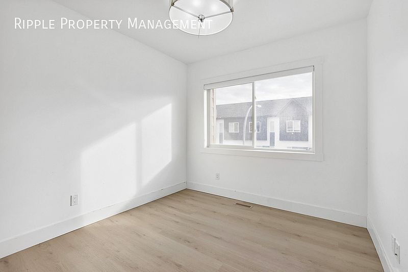 Airdrie Townhouse for rent - 3 Bedrooms — photo 6