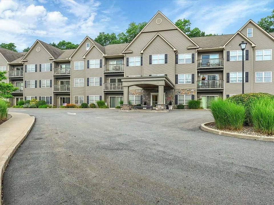 1st image of 61 Stewart Ave Unit 113