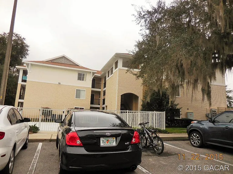 3921 SW 34th St — Photo 2