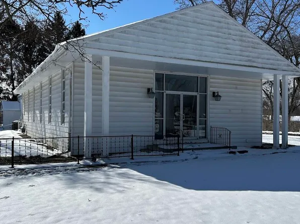 2451 Spansail Dr, Niles, MI 49120