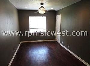 3rd image of 929 W Autumn Ave