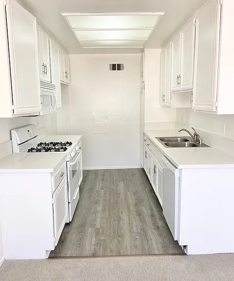 10934 Huston - Huston 1 — Photo 1