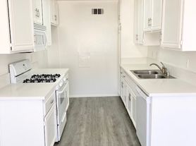 10934 Huston - Huston 1