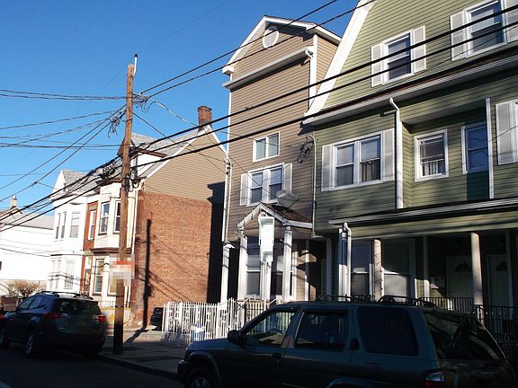 3rd image of 215 1/2 Garside St