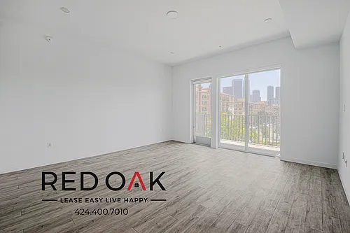 1110 S Lake St Photo 1