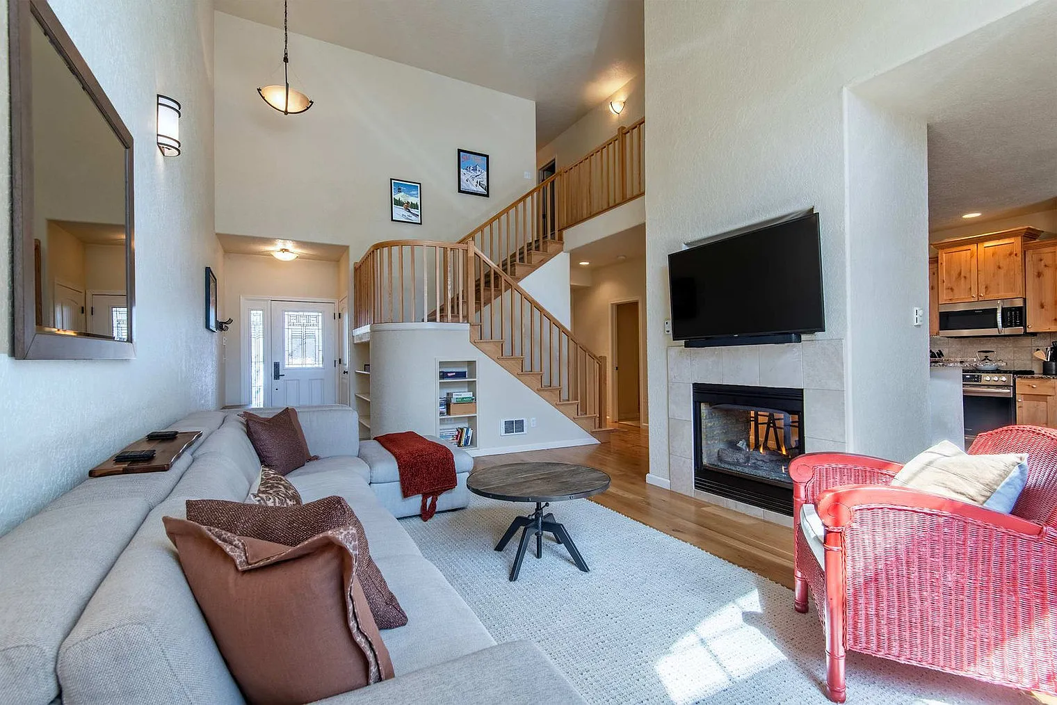 3 bed, 2.0 bath, 1786 sqft, $5,176 — Photo 3