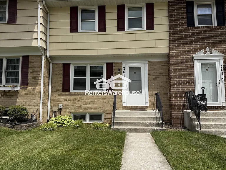 241 Cedarmere Cir — Photo 1