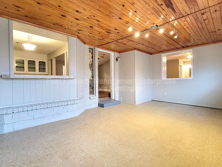 740 Royal Ln — Photo 18