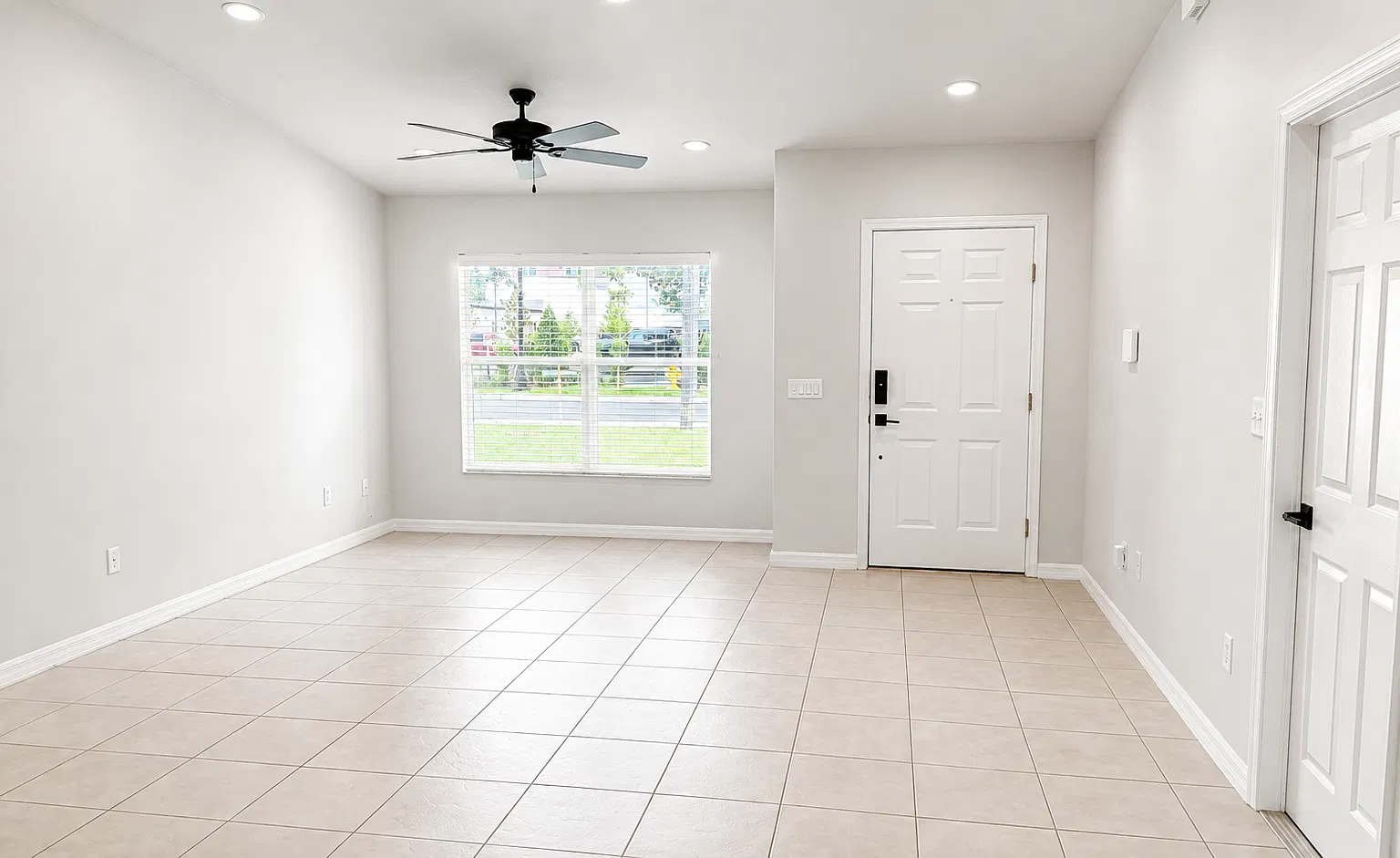 3 bed, 1314 sqft, $2,595 — Photo 3