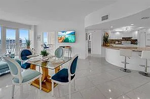 2 bed, 2.0 bath, 1356 sqft, $4,400 — Photo 2