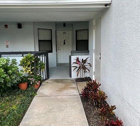 2nd image of 112 Bay Colony Dr N #112