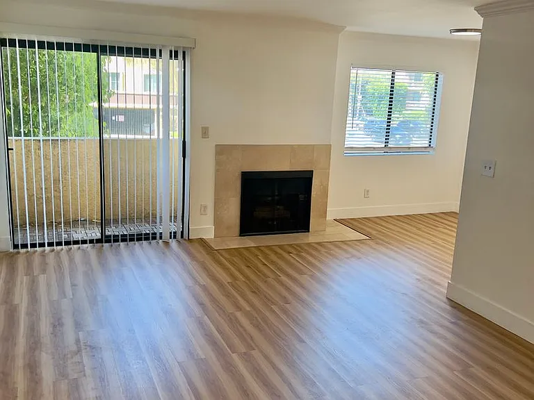 2204 S Beverly Glen Blvd — Photo 3