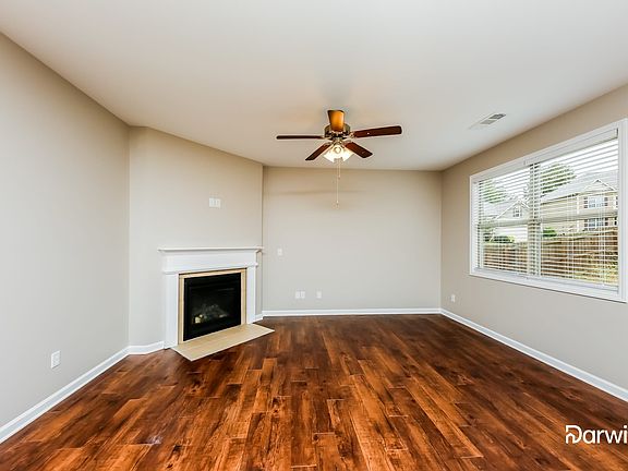 5th image of 214 Silverwood Dr