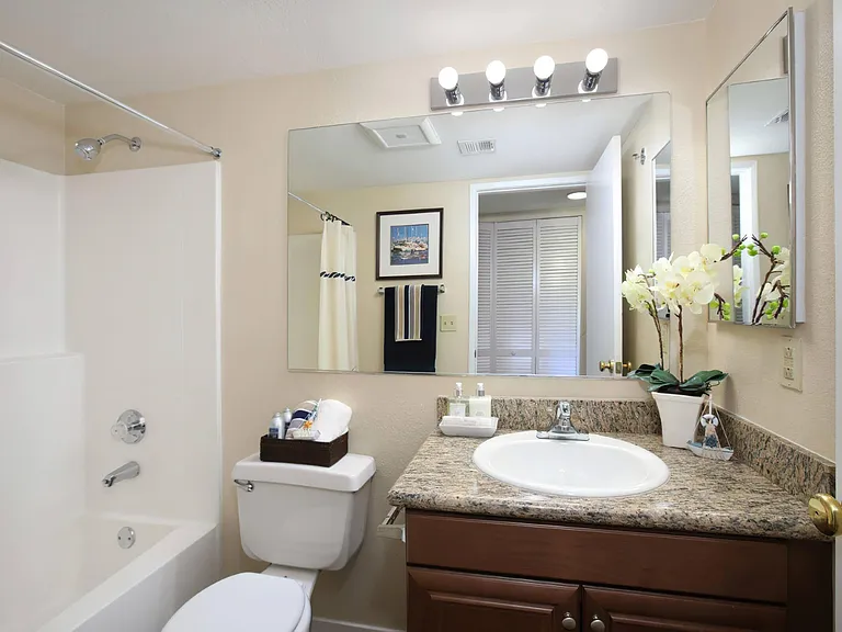 Ladera Apartments — Photo 27