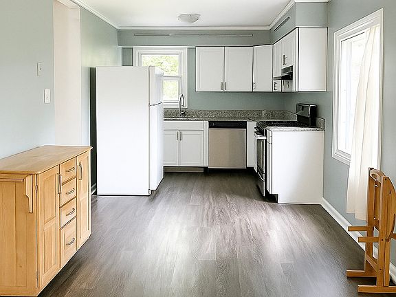 Kitchen: