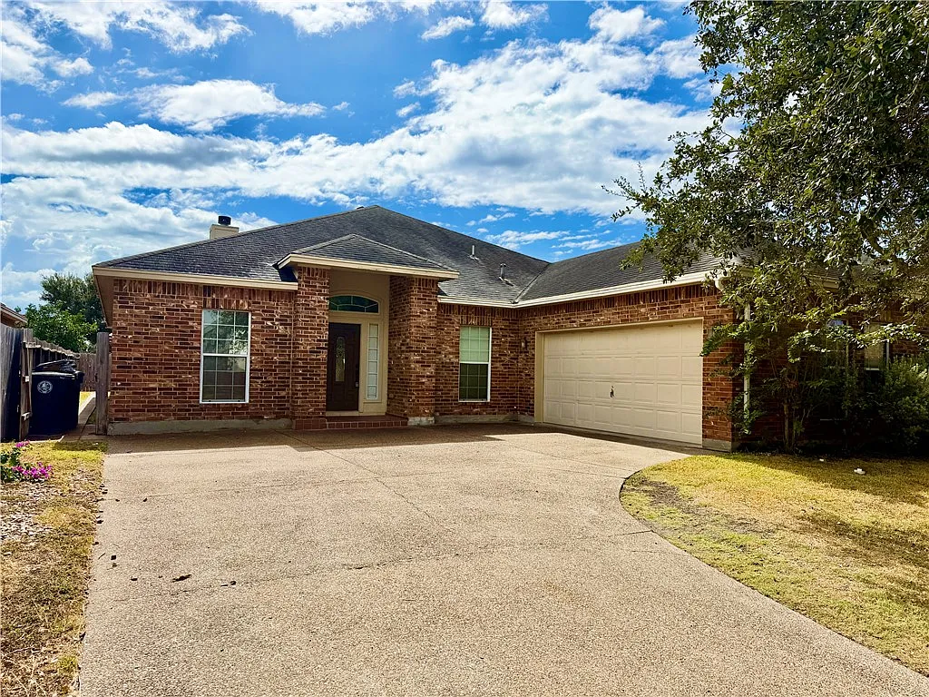 4 bed, 3.0 bath, 2479 sqft, $2,485 — Photo 1
