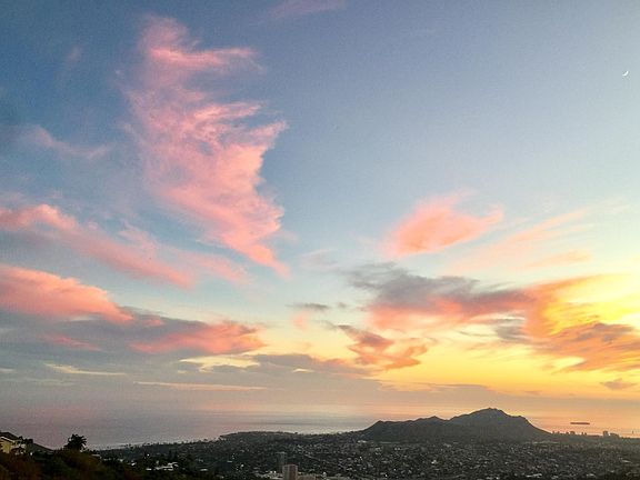 Both Sunsets/ sunrises daily are visible here