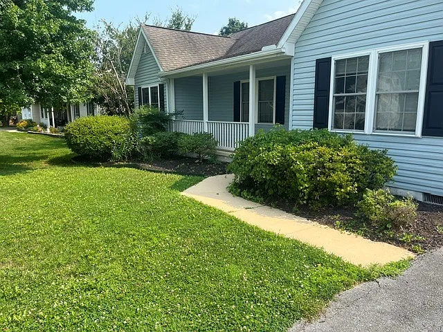 121 Amherst Ln — Photo 1