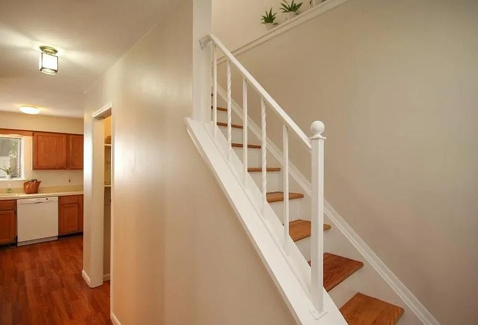 1st image of 3217 Farmbrook Ct