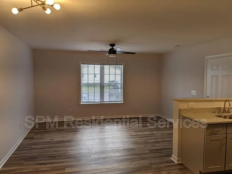 2105 Dexter St — Photo 5
