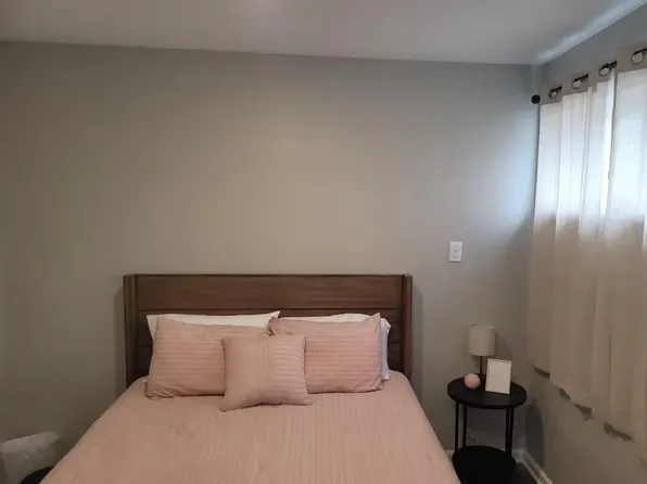 1902 N 228th Plz, Elkhorn, NE 68022