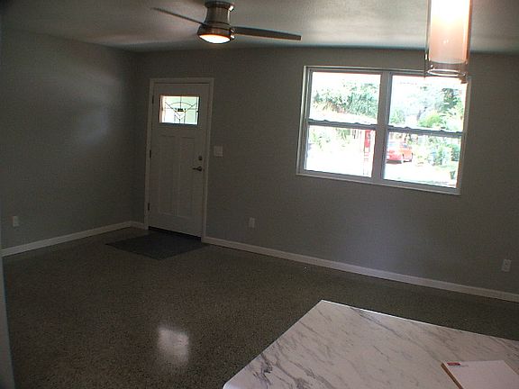 4th image of 922 Lakewood Ave