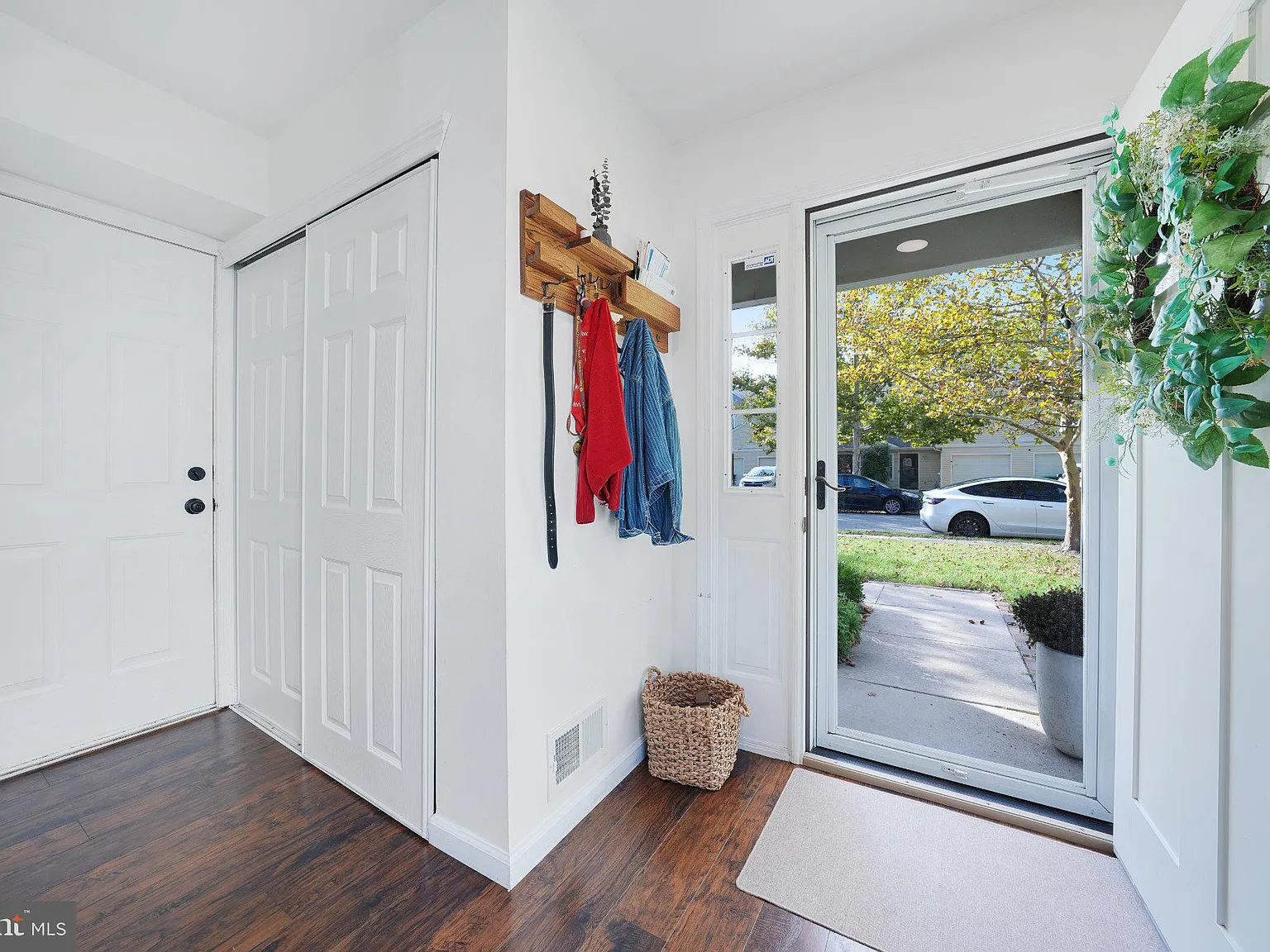 3 bed, 1.5 bath, 1353 sqft, $2,550 — Photo 3