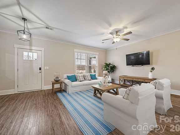 3rd image of 684 Dunkins Ferry Rd