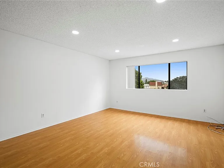 330 Pioneer Dr #7 — Photo 7