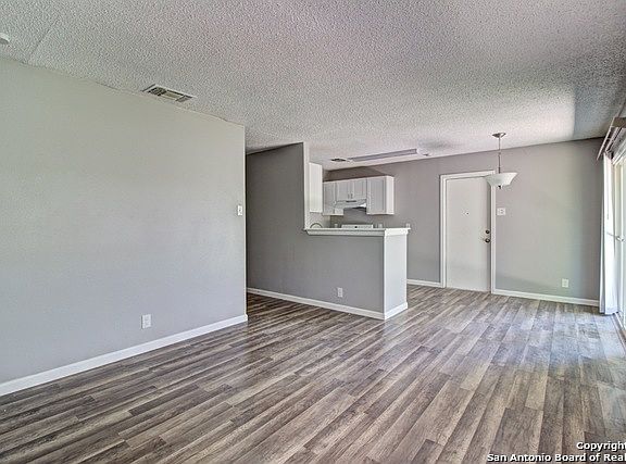 5th image of 6019 Stoney Creek Dr
