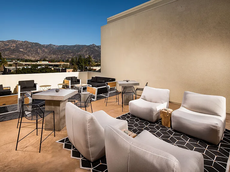 Luxe Pasadena — Photo 12