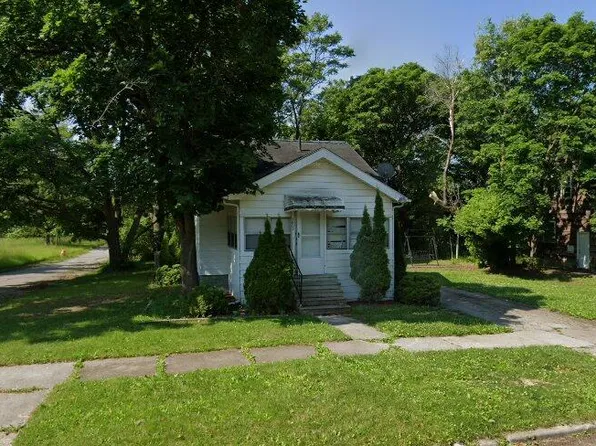 1801 Begole St, Flint, MI 48503