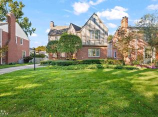 745 Lincoln Rd, Grosse Pointe, MI 48230